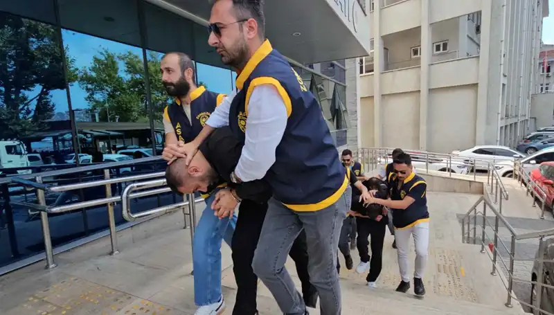 FETÖ İle İlgili Yalanlar: Milyonluk Vurgunların Ardındaki Gerçekler