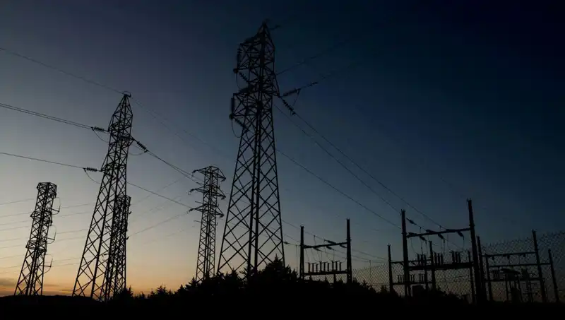 İzmir'de Elektrik Kesintileri: Hangi İlçeler Etkilenecek ve Neden?