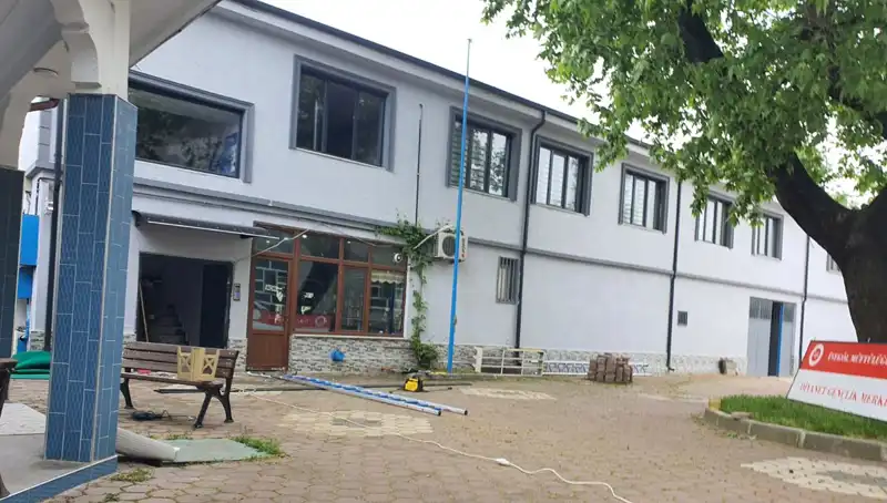 Tabela Takarken 3 Metre Yükseklikten Düşen İşçi Yaşam Mücadelesi Veriyor