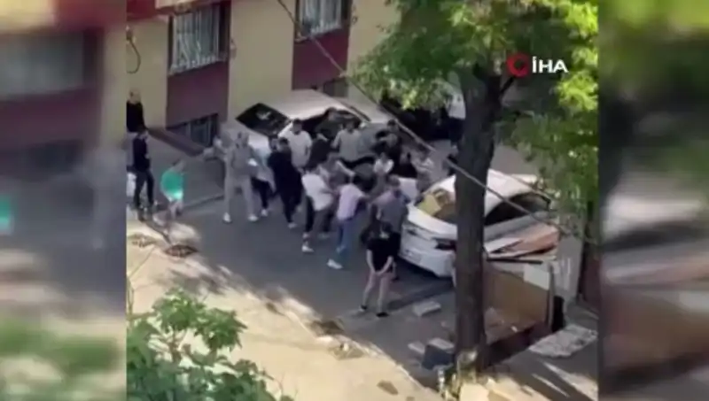 Madde Bağımlılığıyla Mücadelede Sert Önlemler: Sokaklarda Meydan Dayakları