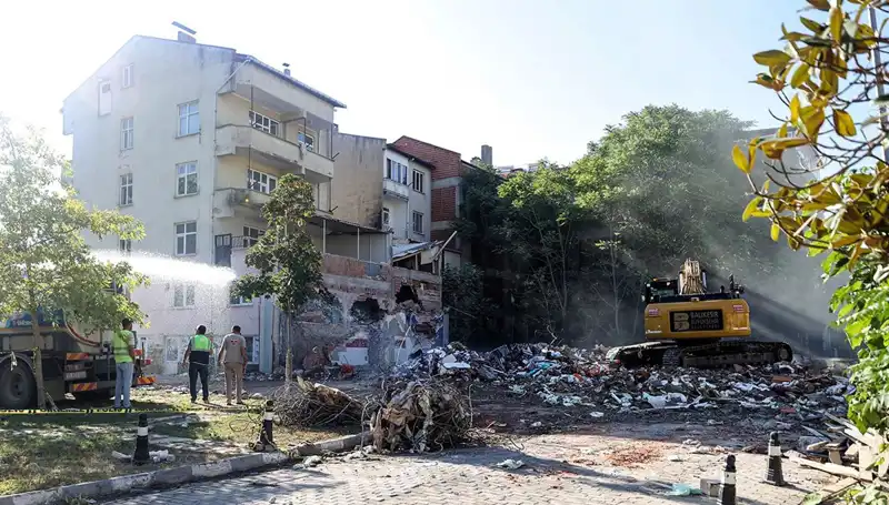 Sındırgı'da Deprem Artçıları Üst Üste Geliyor: Nedenleri ve Etkileri Nedir?