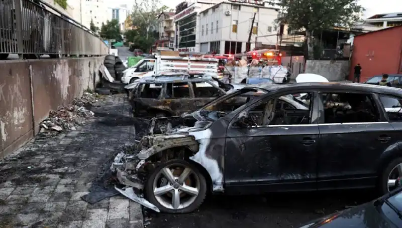 Sanayide Tamir Bekleyen Araçlar Alev Alev Yandı: Olayın Sebepleri Neler?