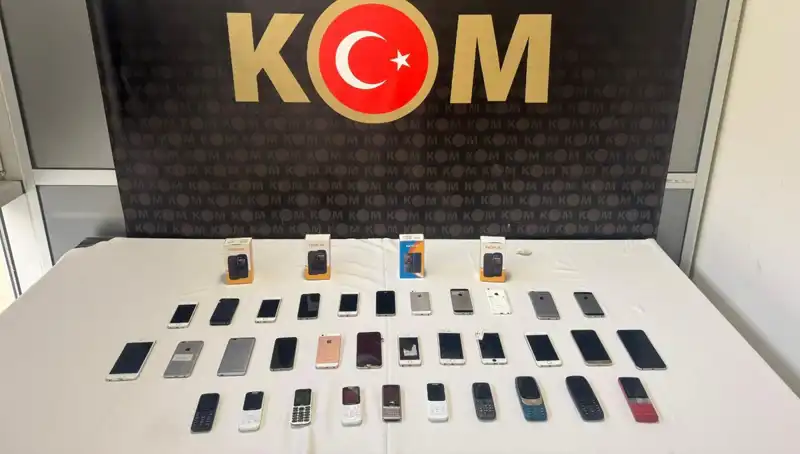 Gümrük Kaçağı 37 Cep Telefonu Ele Geçirildi: Olayın Ayrıntıları