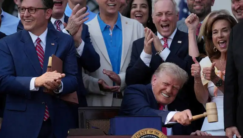 Trump’tan Tarihi İmza: Büyük, Güzel Yasa Tasarısı Onaylandı!