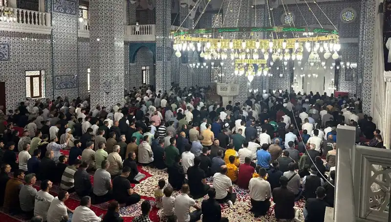 İlk Bayram Namazı Iğdır'da Kılındı, İslam Birliği Coşkusu Yaşandı