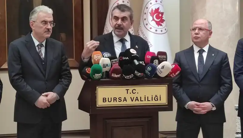 Protesto Gösterilerine Katılan Çalışanlara Uyarı: Bakan Tekin’den Açıklama Geldi!