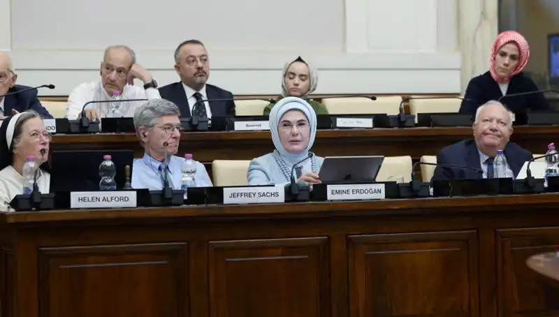 Emine Erdoğan: "Dünya Beşten Büyüktür" Mesajıyla Vatikan'da Küresel Barışa Çağrı Yaptı