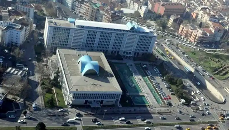 İBB Soruşturmasında WhatsApp Grubundaki Mesajların Şaşırtıcı İçeriği Ortaya Çıktı