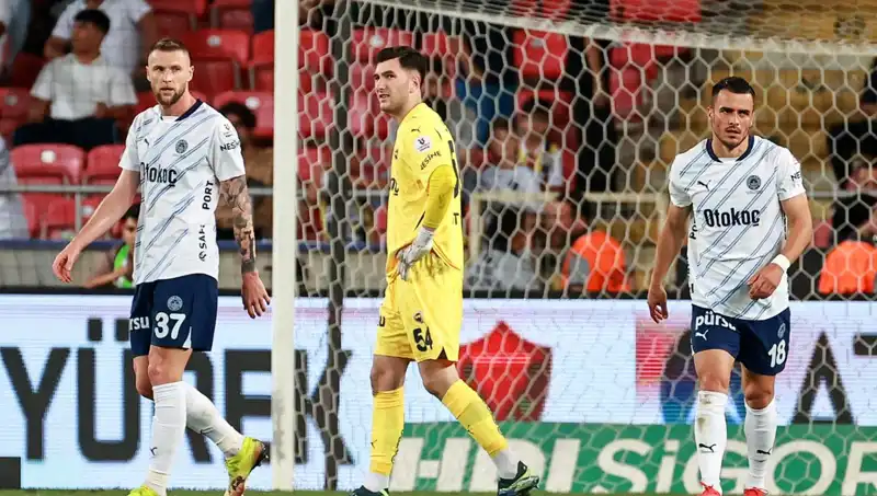 Fenerbahçe'nin Büyük Çöküşü: Takım Darmadağın Oldu!