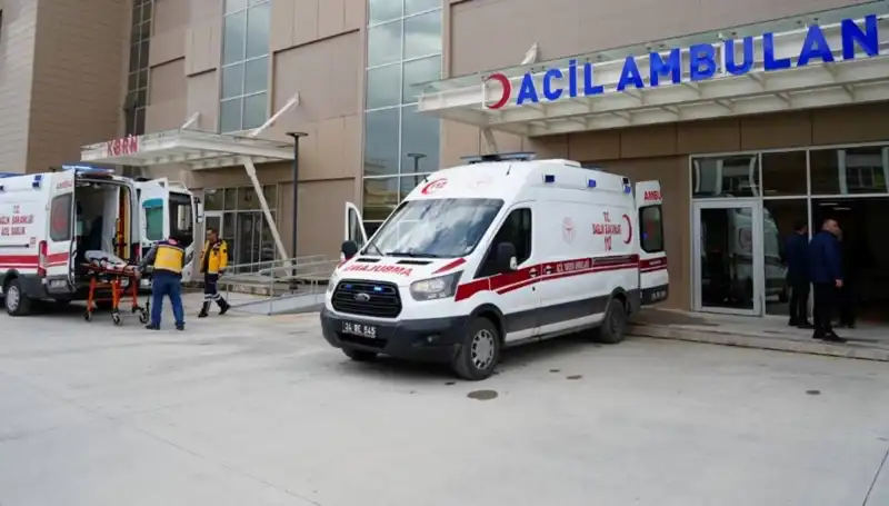 Erzincan'da Korkunç Trafik Kazası: Bir Can Gitti, Üç Kişi Yaralandı