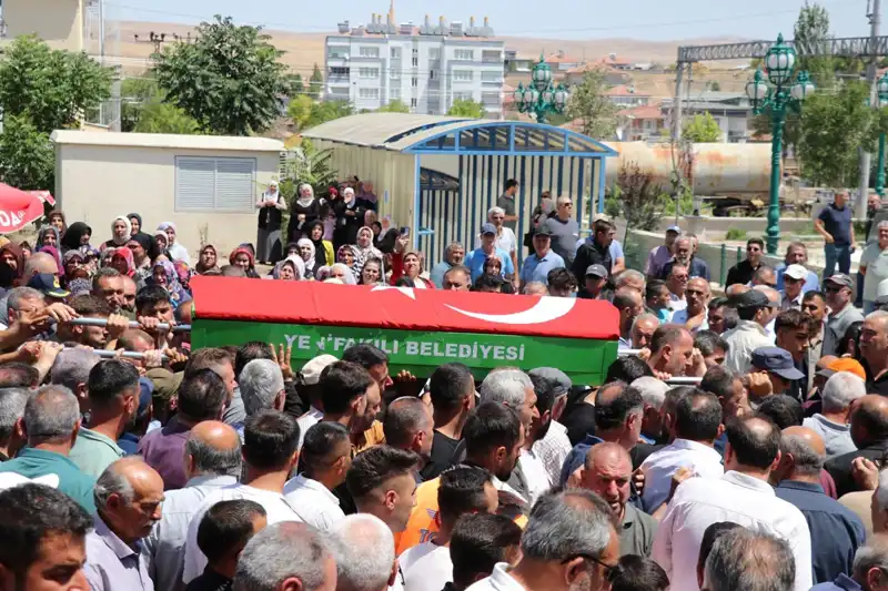 MHP'li Belediye Başkanı, Vatandaşların Gözyaşlarıyla Son Yolculuğuna Uğurlandı
