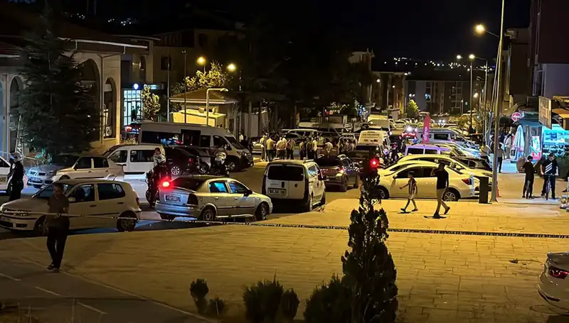 İki Ailenin Kavgası: 1 Ağır Yaralı, 3 Kişi Hastaneye Kaldırıldı