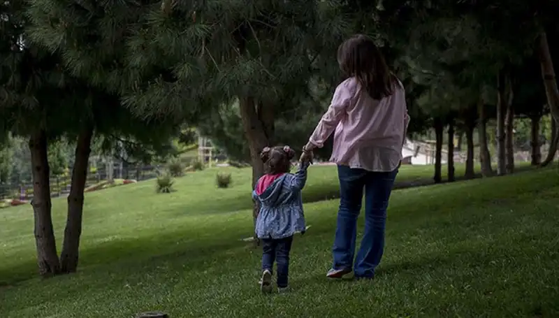 Yargıtay'dan Yeni Koruyucu Aile Kararı: Anne ve Çocuk Buluşmaları Nasıl Olacak?