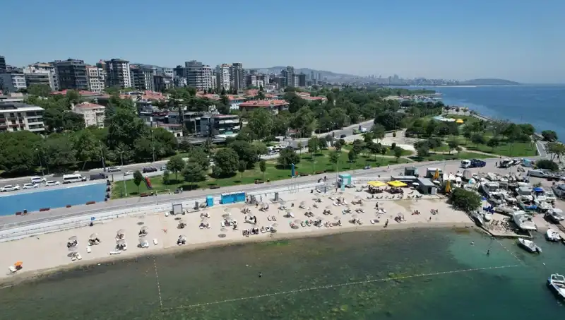 İstanbul Sıcak Hava Dalgasında Caddebostan Sahili Dolup Taştı!