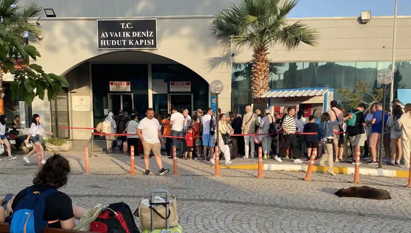 Bayramda Midilli Adası'na Yoğun İlgi! Tatilciler Neden Akın Etti?