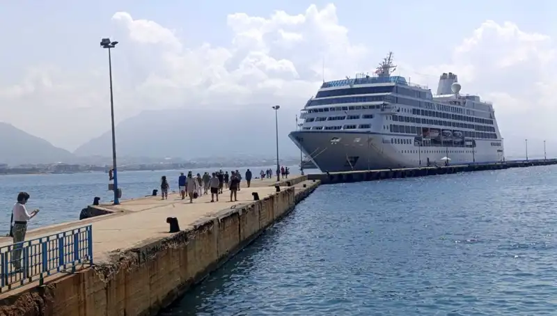 ABD'li Turistler Alanya’yı Keşfetmek İçin Kruvaziyerle Geldi