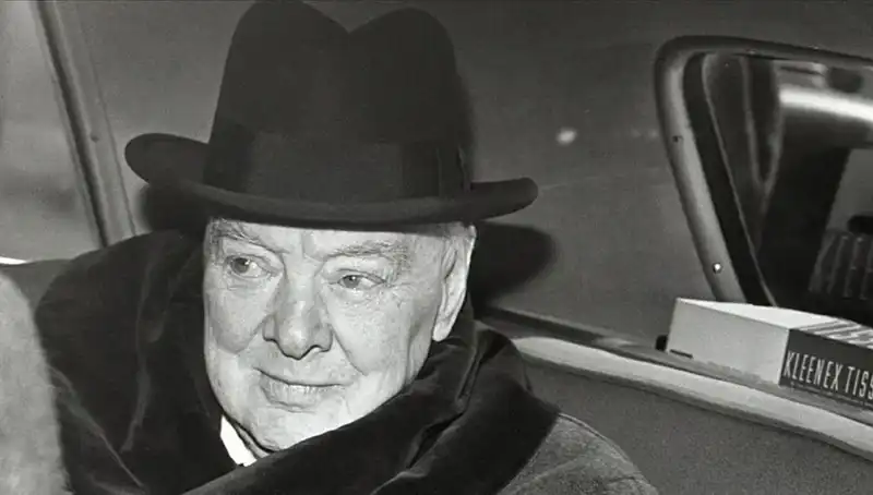 Churchill'in Bekar Evi Satışa Çıktı: Tarihi Konut 3,75 Milyon Sterline Alıcı Arıyor