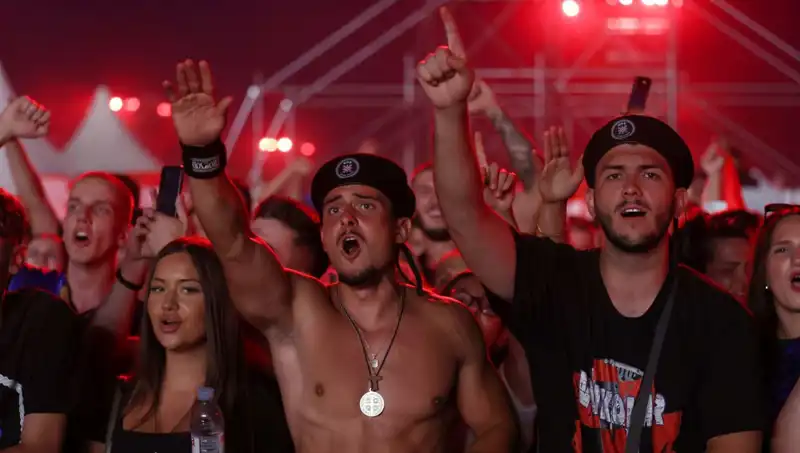 Thompson Konserinde Nazi Selamı Skandalı: Hayranları Şokta