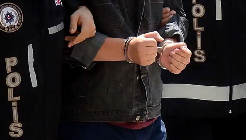 Kayseri'de Yasa Dışı Silah Ticareti Operasyonu: 2 Zanlı Yakalandı