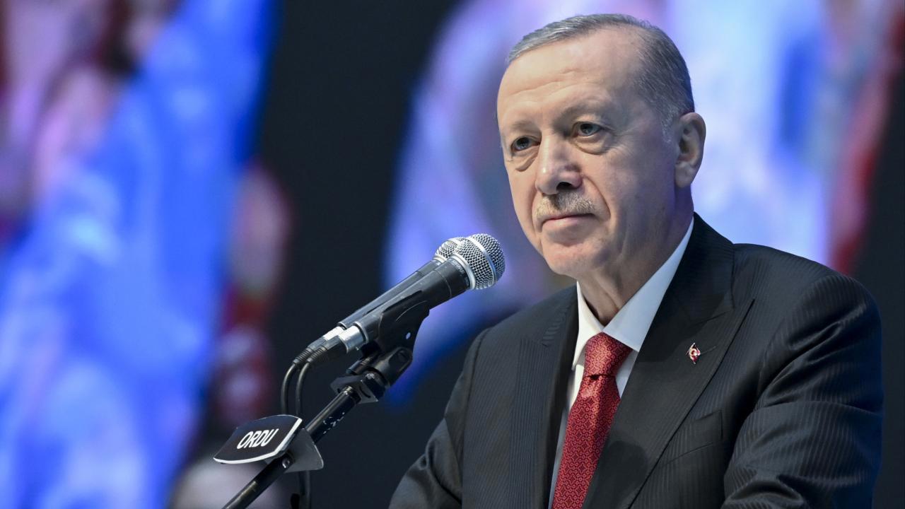 Erdoğan'dan Özel'e sert tepki: "Esenyurt'tan, Beşiktaş'tan haberin yoksa sen bu işi bırak"