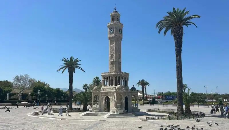 İzmir'de Sıcak Havanın Etkisi: Sıcaklıklar 42 Dereceyi Aştı