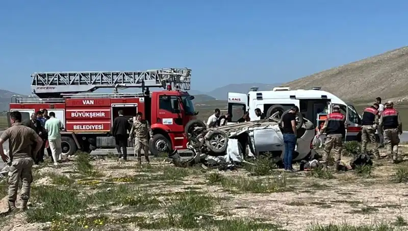Van'da Feci Kaza: Dört Can Aldı, İki Kişi Yaralandı!