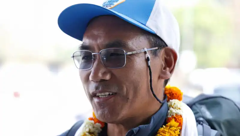 Everest'in Zirvesine İlk Tepki: "Everest Adam" Rekorunu Yeniledi!