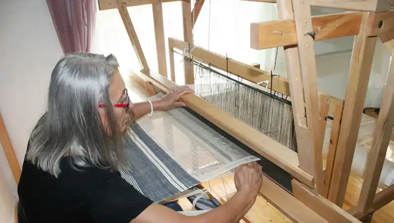 Eski Giysilerden Yeni Hayat: İplerden Harika Eşyalar Dokuma Sanatı