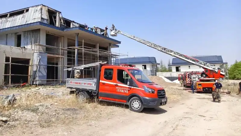 Ankara Gölbaşı'nda Villalar Arasında Çıkan Yangın Büyük Panik Yarattı