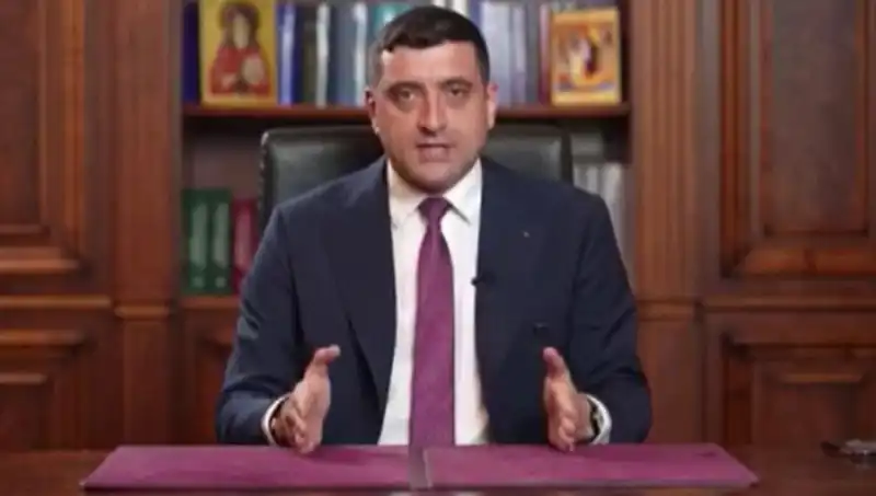 Romanya'da Seçimlerin Şaşırtan Lideri: Aşırı Sağcı Aday İlk Turda Fark Yaratıyor