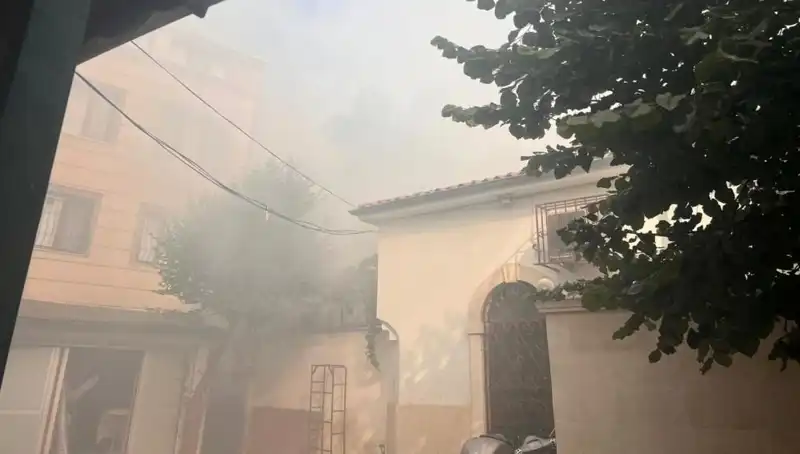 Fatih'teki Tarihi Tahta Minare Hamamı'nda Yangın Paniği Yaşandı