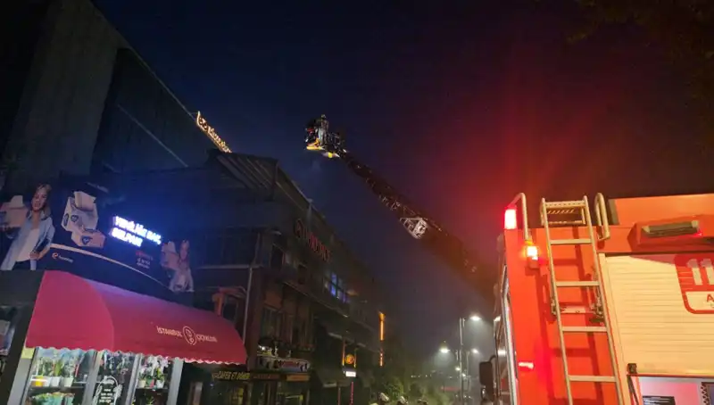 Beşiktaş'ta 3 Katlı Restoranda Yangın: Korku Dolu Anlar
