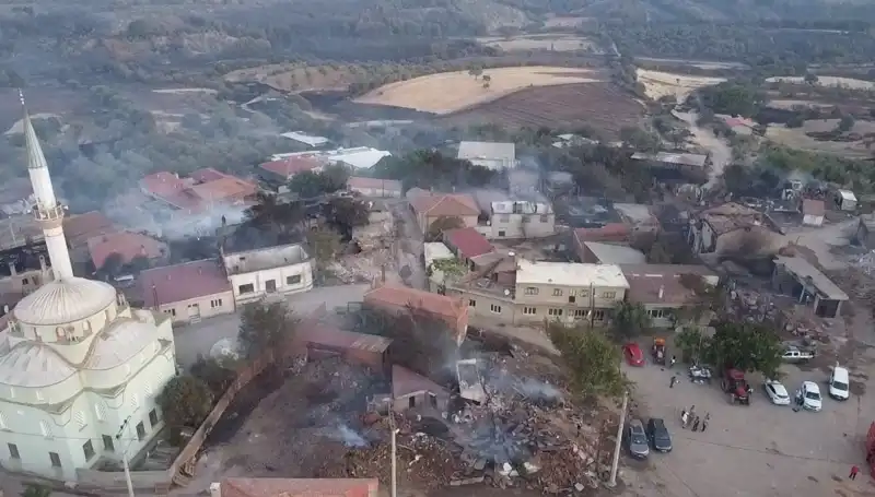 Çanakkale'de Orman Yangını: Havadan Görüntüler Panik Yarattı!